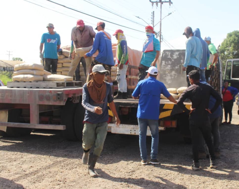 Comunidad de Zamora favorecida con venta de cemento a precio solidario 2 cemento2