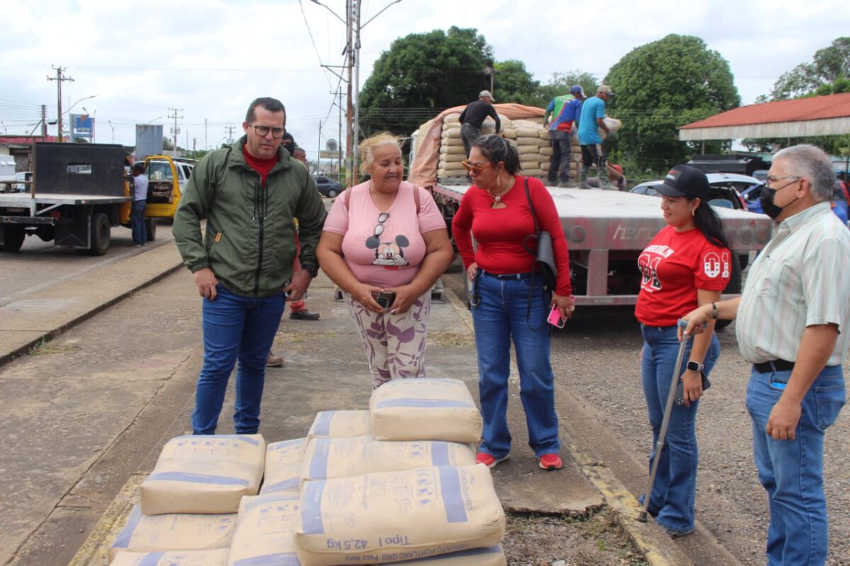 Comunidad de Zamora favorecida con venta de cemento a precio solidario 3 cemento3