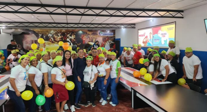 Alcalde Carlos Requena otorga dotación a 123 cocineros de Libertador