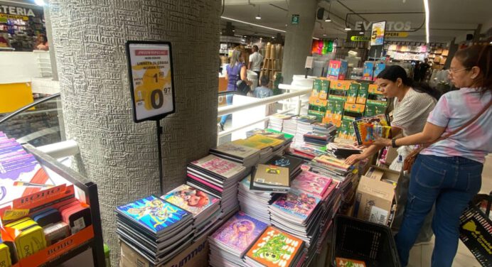 Oferta de útiles escolares atrae compradores al comercio en Maturín