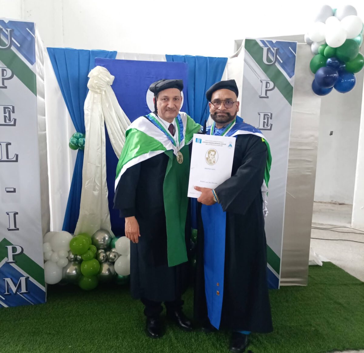 Carlos Bain Rodríguez recibió título de Doctor en Educación en la Upel - IPM 3 con su titulo