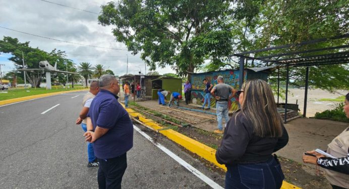 Alcaldía realiza despeje de áreas públicas en la Avenida El Ejército de Maturín