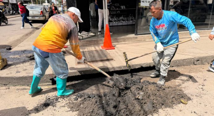 Alcaldía ejecuta saneamiento de drenajes en el casco central de Maturín