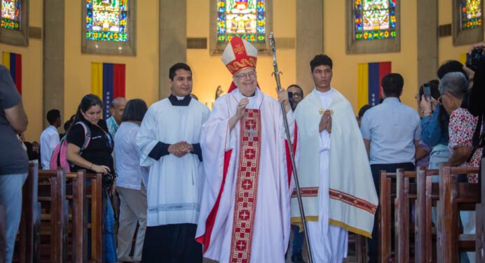 Monseñor Enrique Pérez Lavado celebró este sábado 40 años de vida sacerdotal