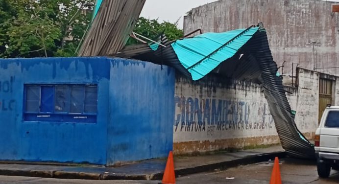 28 árboles caídos y 14 viviendas sin techo tras paso de Onda tropical 41 en Maturín