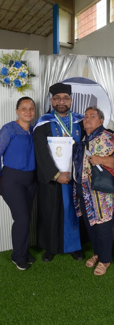 Carlos Bain Rodríguez recibió título de Doctor en Educación en la Upel - IPM 5 familia
