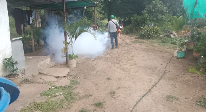 Realizan jornada de abatización y fumigación en la parroquia San Félix