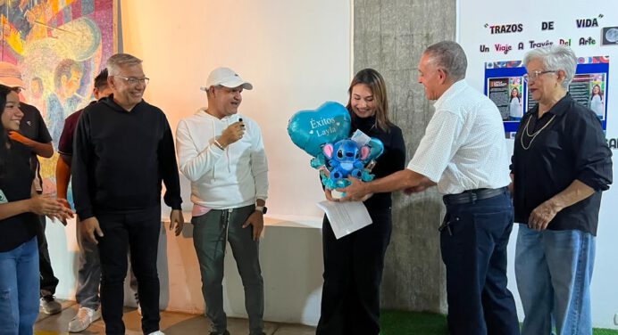 Icum impulsa talento con exposición “Trazos de Vida” de la joven Layla Salgado‎