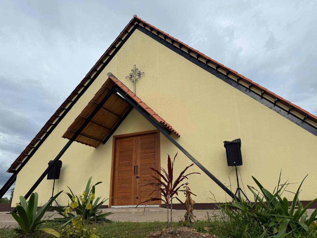 Feligreses de La Gran Victoria celebran reapertura de la iglesia Juan María Vianney 4 iglesia4 1