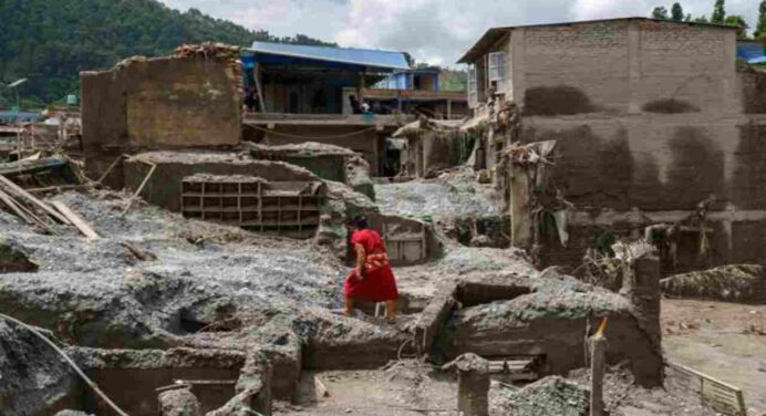 Riada en Nepal: Más de 800 muertos a ambos lados de la frontera