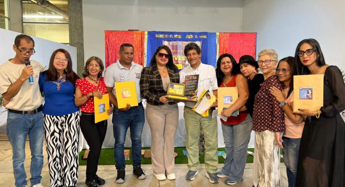 Celebran décima edición del espacio cultural «La palabra de los jueves»