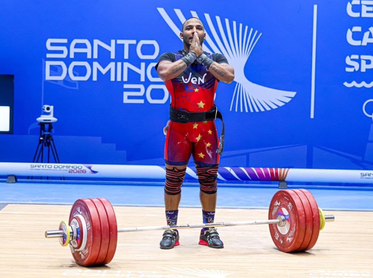 Pesas venezolanas van por la cima en los Juegos Suramericanos de Santa Fe 3 pesas 3