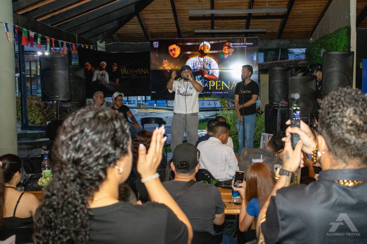 Richard MTZ estrenó el videoclip de su sencillo “Vales la pena” 5 presentacion6