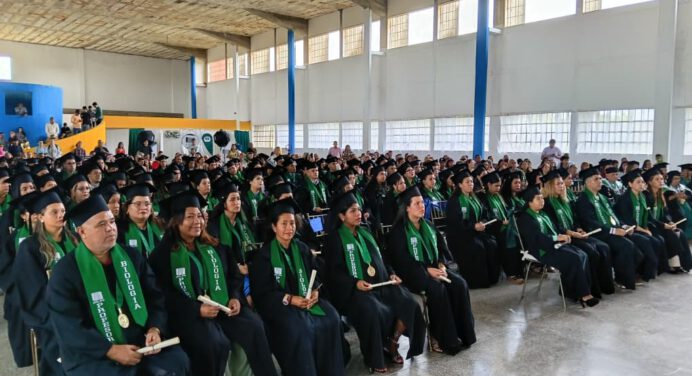UPEL Maturín confirió títulos a 142 nuevos profesionales en Educación