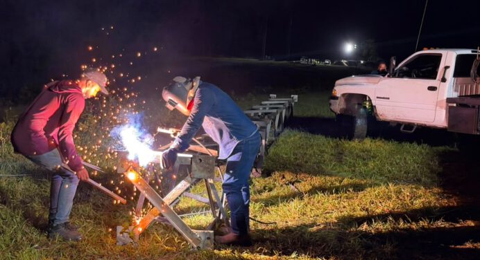Intensifican labores para restituir servicio eléctrico en Punceres y Bolívar