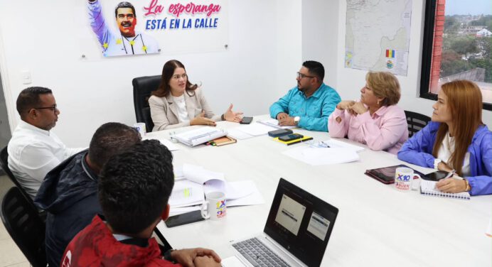 Alcaldesa evaluó proyectos comunales que estará financiando en agosto de 2026
