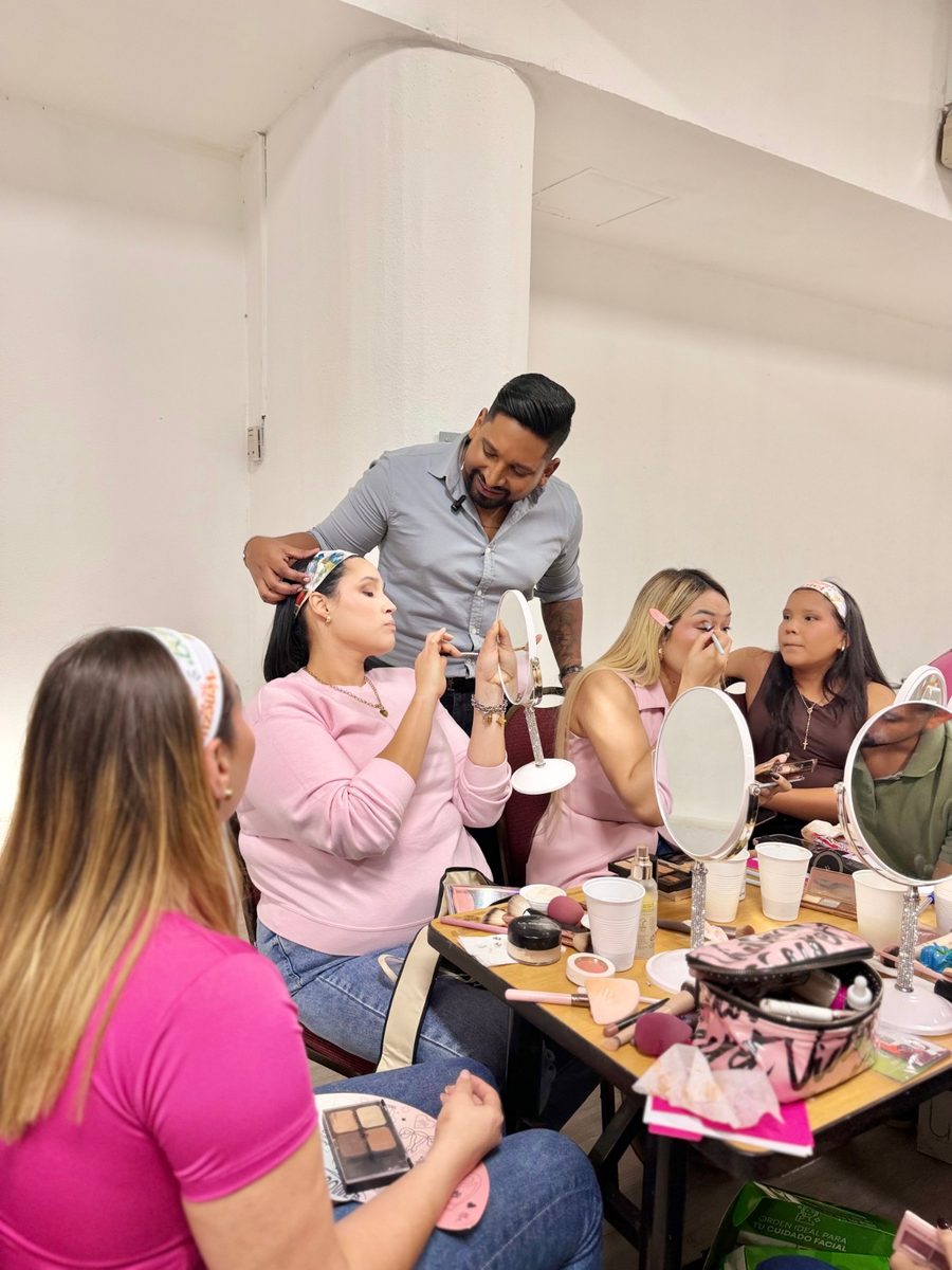 Saúl Mendoza lanza tercer taller de automaquillaje para el 13 de septiembre 2 taller2 2