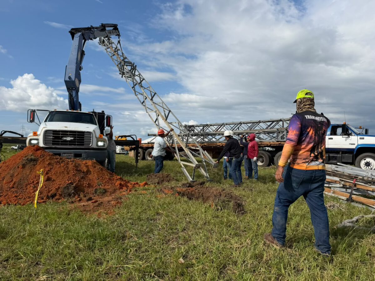 Inician instalación de la primera torre eléctrica provisional en Punceres 3 trabajos3