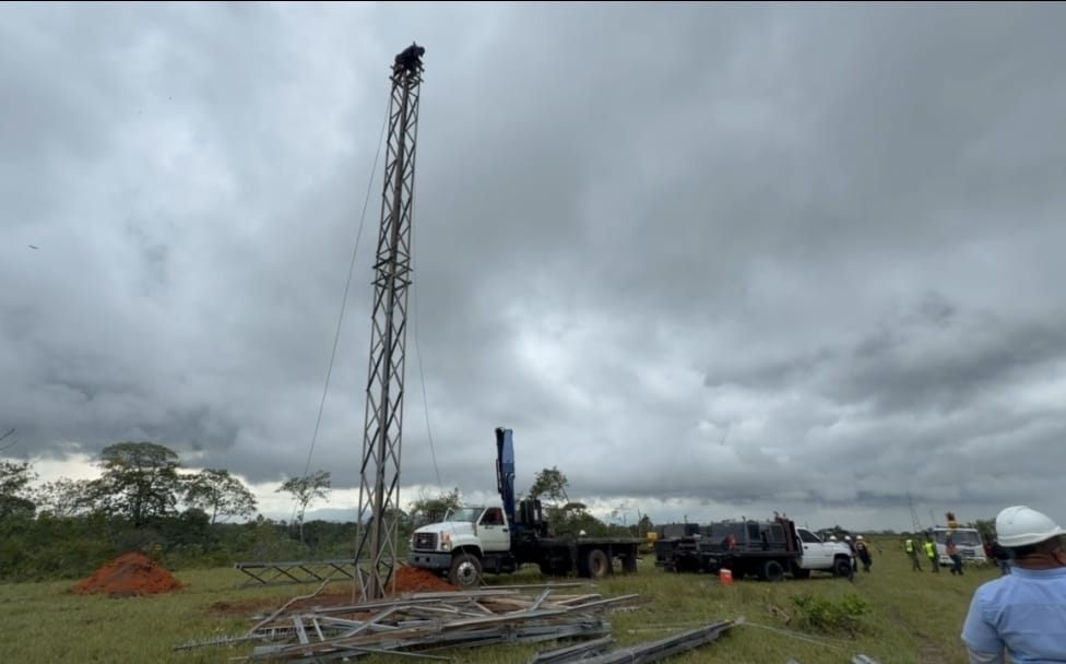 Inician instalación de la primera torre eléctrica provisional en Punceres 4 trabajos4