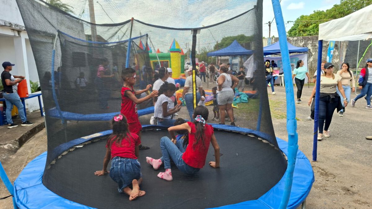 Transportistas llevan jornada de alegría a más de 300 niños de Guarapiche II en Maturín 3 transporte3