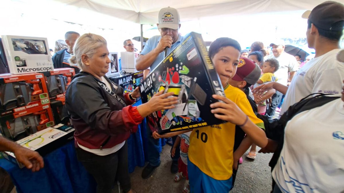 Transportistas llevan jornada de alegría a más de 300 niños de Guarapiche II en Maturín 5 transporte5