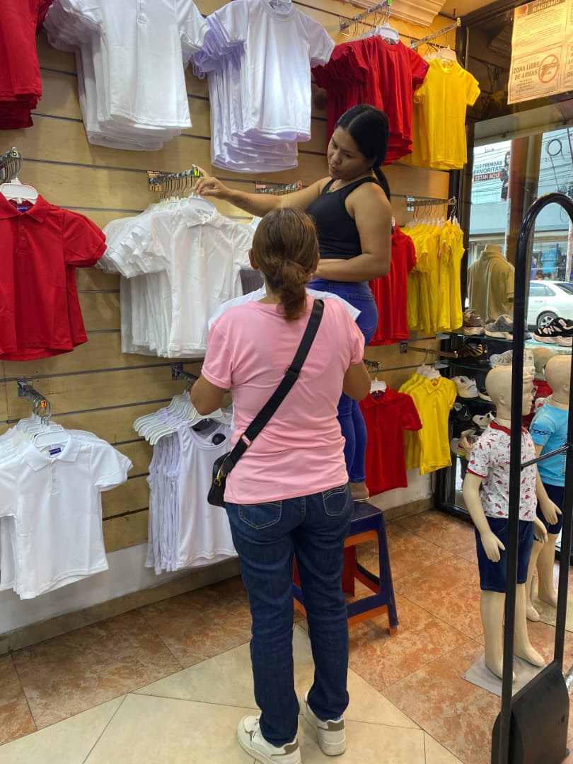 Monaguenses compran uniformes poco a poco aprovechando métodos de financiamiento 1 uniformes