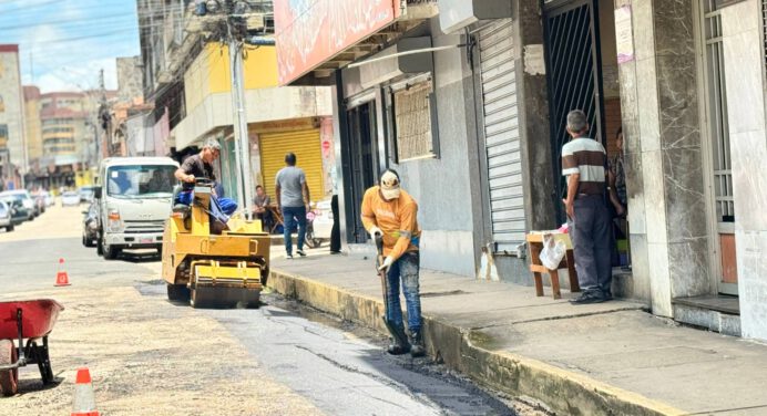 Con más de 140 toneladas de asfalto continúa rehabilitación vial de Maturín