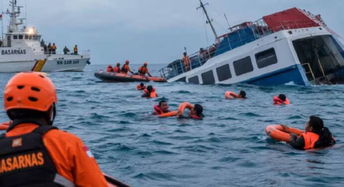 En el mar de Java, Indonesia: 129 personas desaparecidas tras naufragio de un ferry