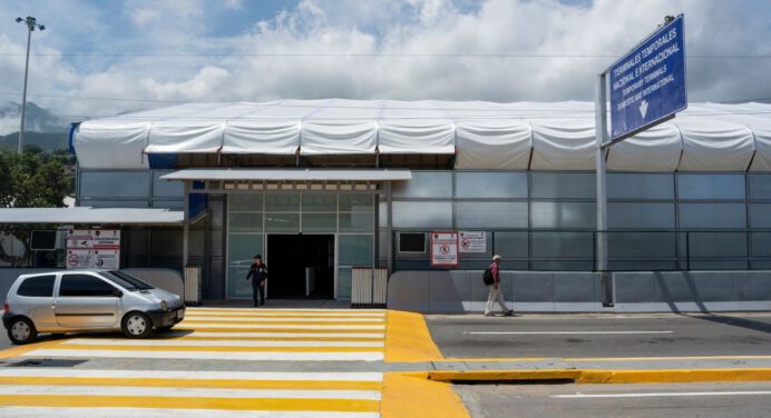 Califican de trabajo titánico la instalación de carpas en Maiquetía para reactivar vuelos