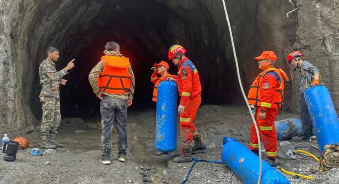 Nepal intensifica la búsqueda de 121 desaparecidos en túneles