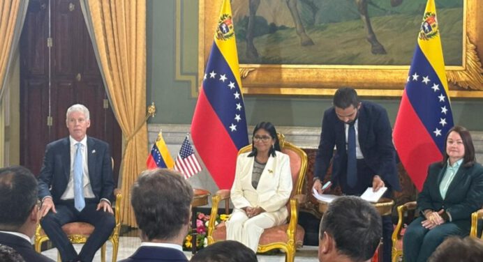 EEUU califica como un día histórico la firma de acuerdos petroleros en Venezuela
