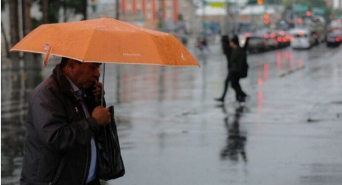 Onda tropical 45 se desplaza hoy por el oriente venezolano y causará fuertes lluvias