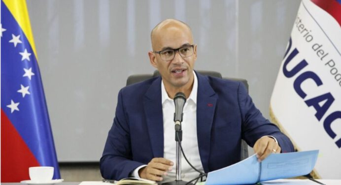 Héctor Rodríguez: Inicio de clases del 14-S será con doble turno y 5.000 aulas nuevas