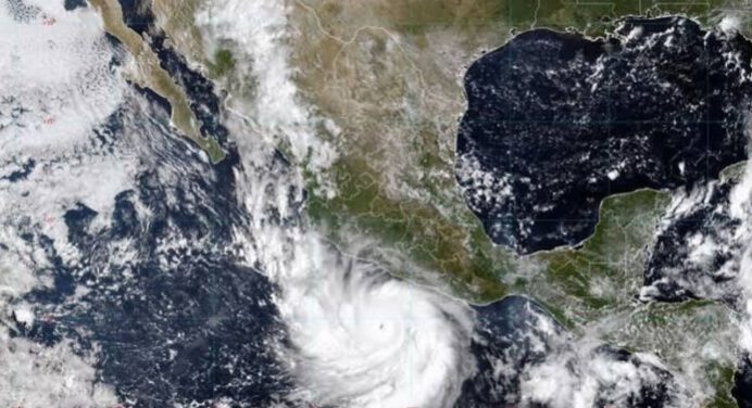 Huracán Polo se mantiene como categoría 5 frente a las costas del Pacífico mexicano