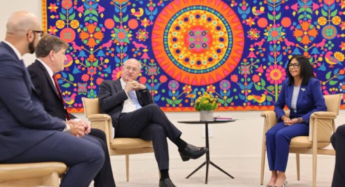 Delcy Rodríguez se reunió con autoridades del BID en Nueva York