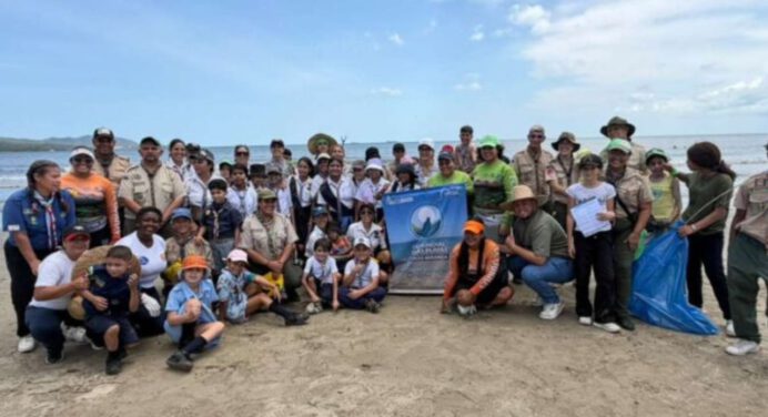 Limpieza en la Costa: Más de ocho toneladas de basura retiradas de las playas de Miranda
