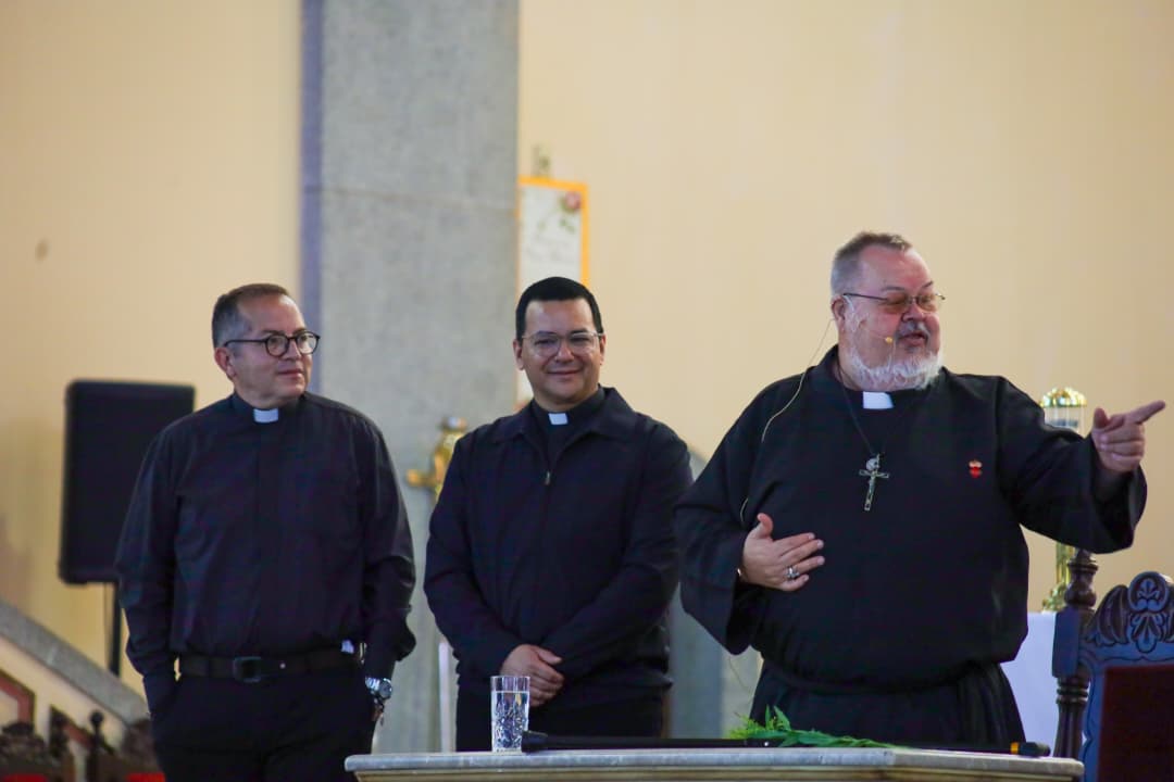 Exitoso retiro de renovación espiritual con Monseñor Roberto Sipols se desarrolló en la Catedral 2 Monsenor Sipols1