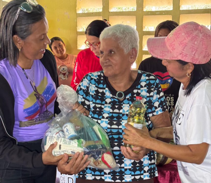 Abuelos de Caripito reciben combos de alimentación 1 abuelos