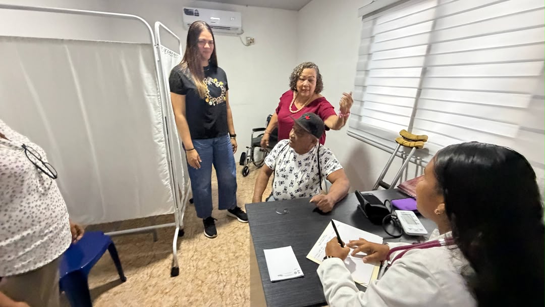 Alcaldesa Ana Fuentes inauguró Casa de los Abuelos de Jusepín 2 abuelos2