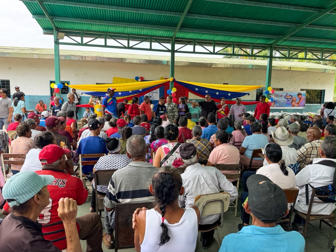 Abuelos de Caripito reciben combos de alimentación 3 abuelos3