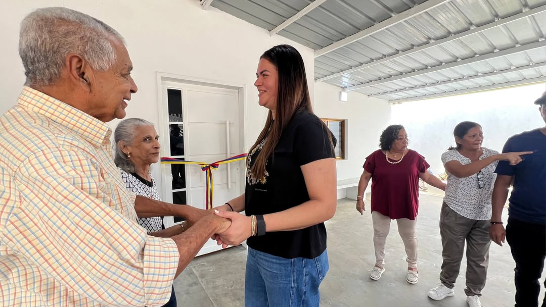 Alcaldesa Ana Fuentes inauguró Casa de los Abuelos de Jusepín 4 abuelos4