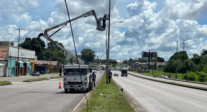 Restituyen alumbrado público en la Avenida Bella Vista