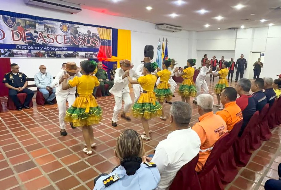 Gobierno asciende a 66 funcionarios del Cuerpo de Bomberos de Monagas 4 bomberos4