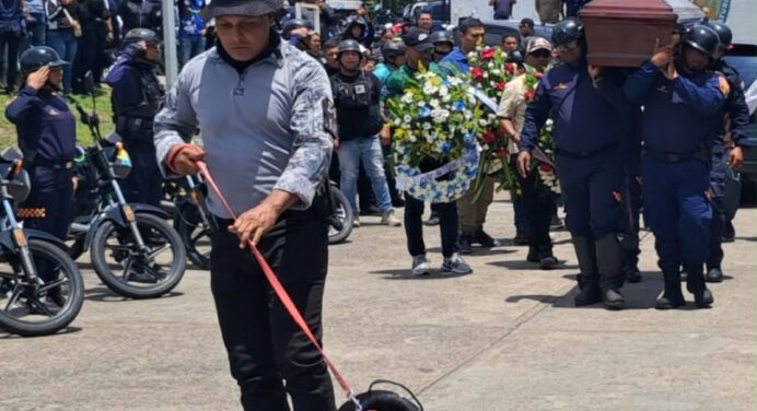 Polimaturín despidió con honores al primer oficial Jorge Meza