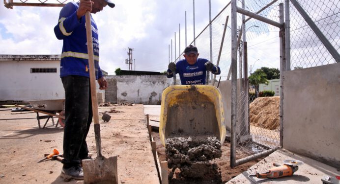 Avanza rehabilitación integral de la cancha «Luis Casneiro»