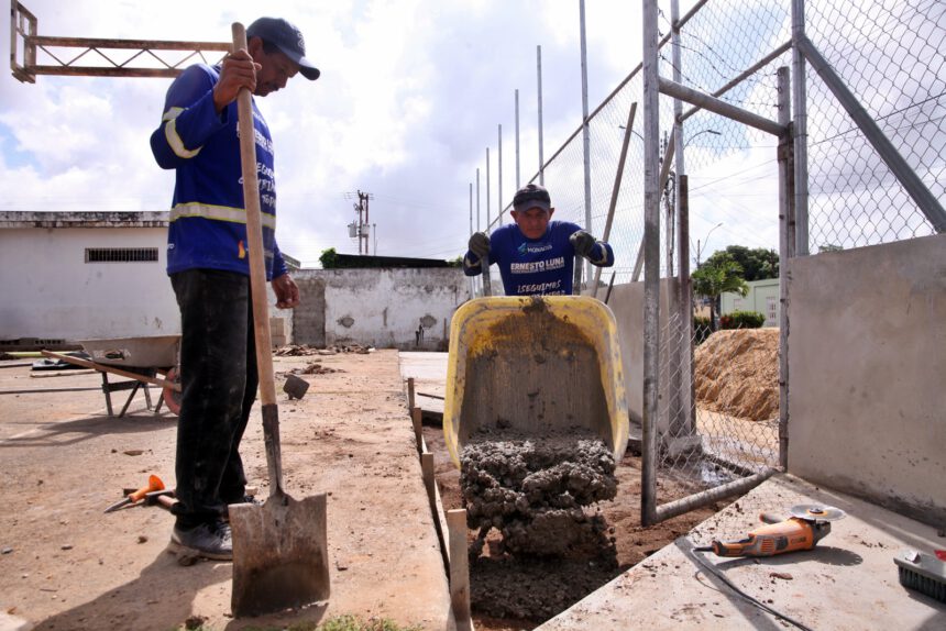 Avanza rehabilitación integral de la cancha "Luis Casneiro" 1 cancha