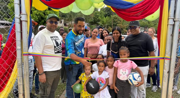 Entregan cancha de usos múltiples en la comunidad Araguaney de Caripito