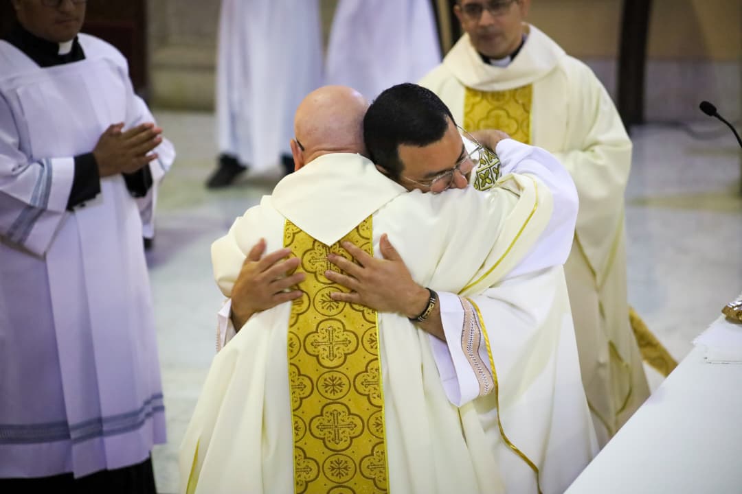 Padre Samael Gamboa celebró XVIII de vida sacerdotal 5 con obispo