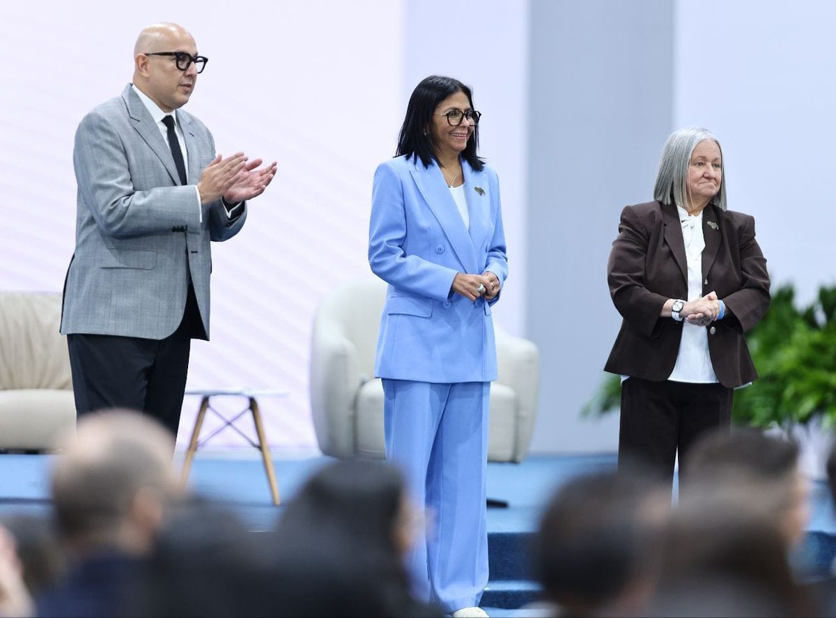 Estrella Velandia recibió el Premio Nacional de Periodismo 2026 en Caracas 4 delcy1