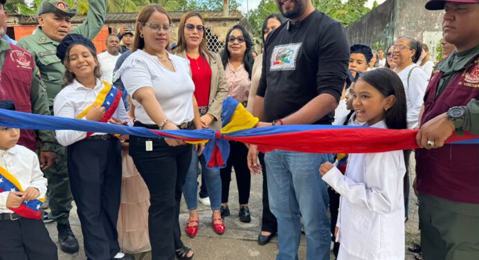 Alcalde Ortiz entrega como nueva la unidad educativa “Valmore Rodríguez” en Caripito